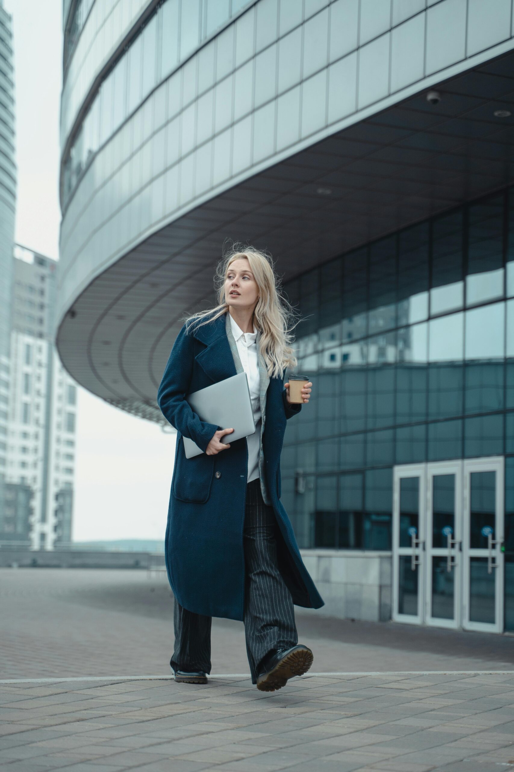 “De egresado a profesional: el salto que nadie te enseña a dar”